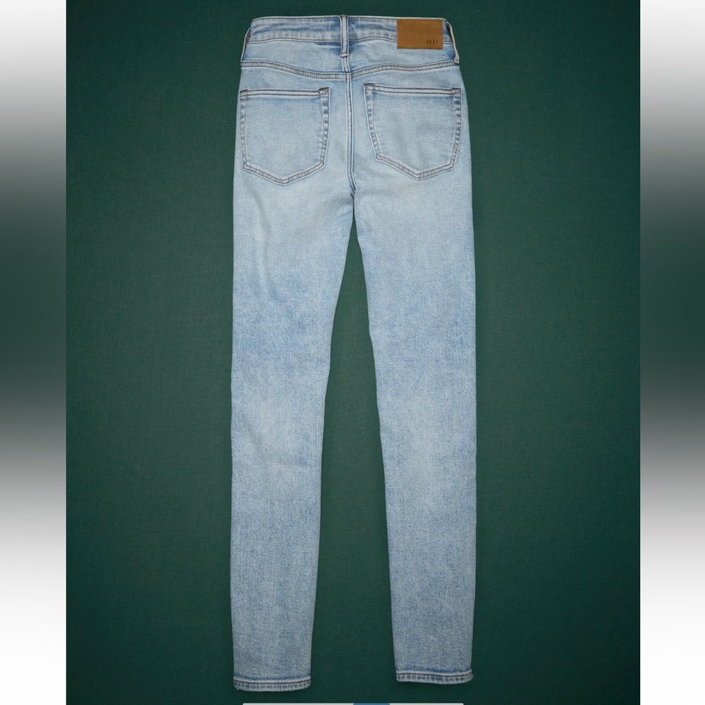 American Eagle Like New AE77 Premium Skinny Jeans Size 6 Reg. in Light Destroy - Picture 5 of 15